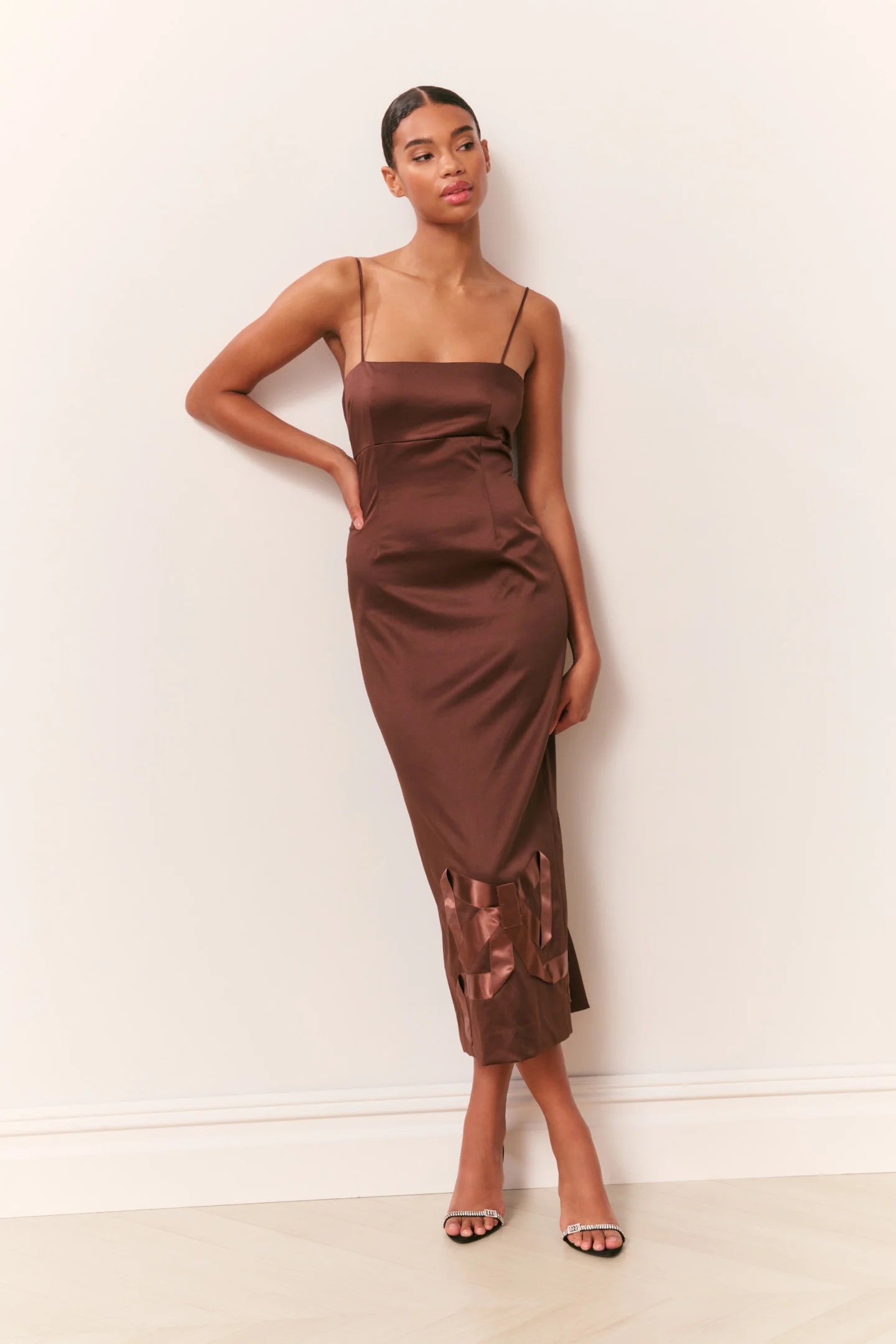 Vestido Midi com Detalhe de Laço em Seda Calise