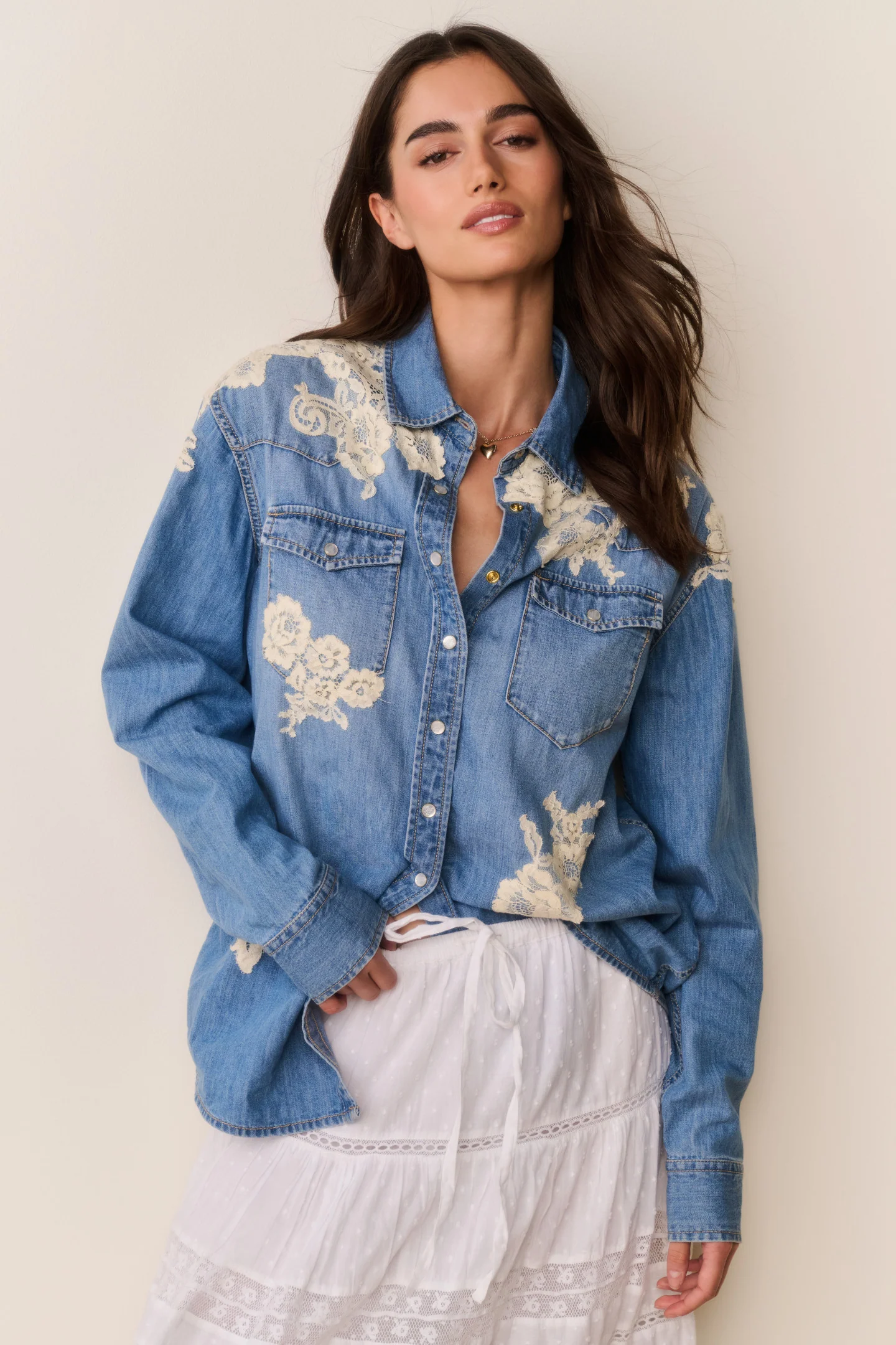Camisa Kelith com Appliqué de Renda em Chambray