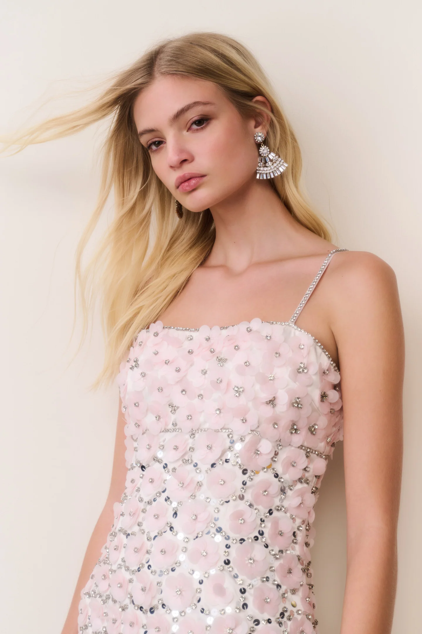 Vestido Mini Decorado com Flores Katarina