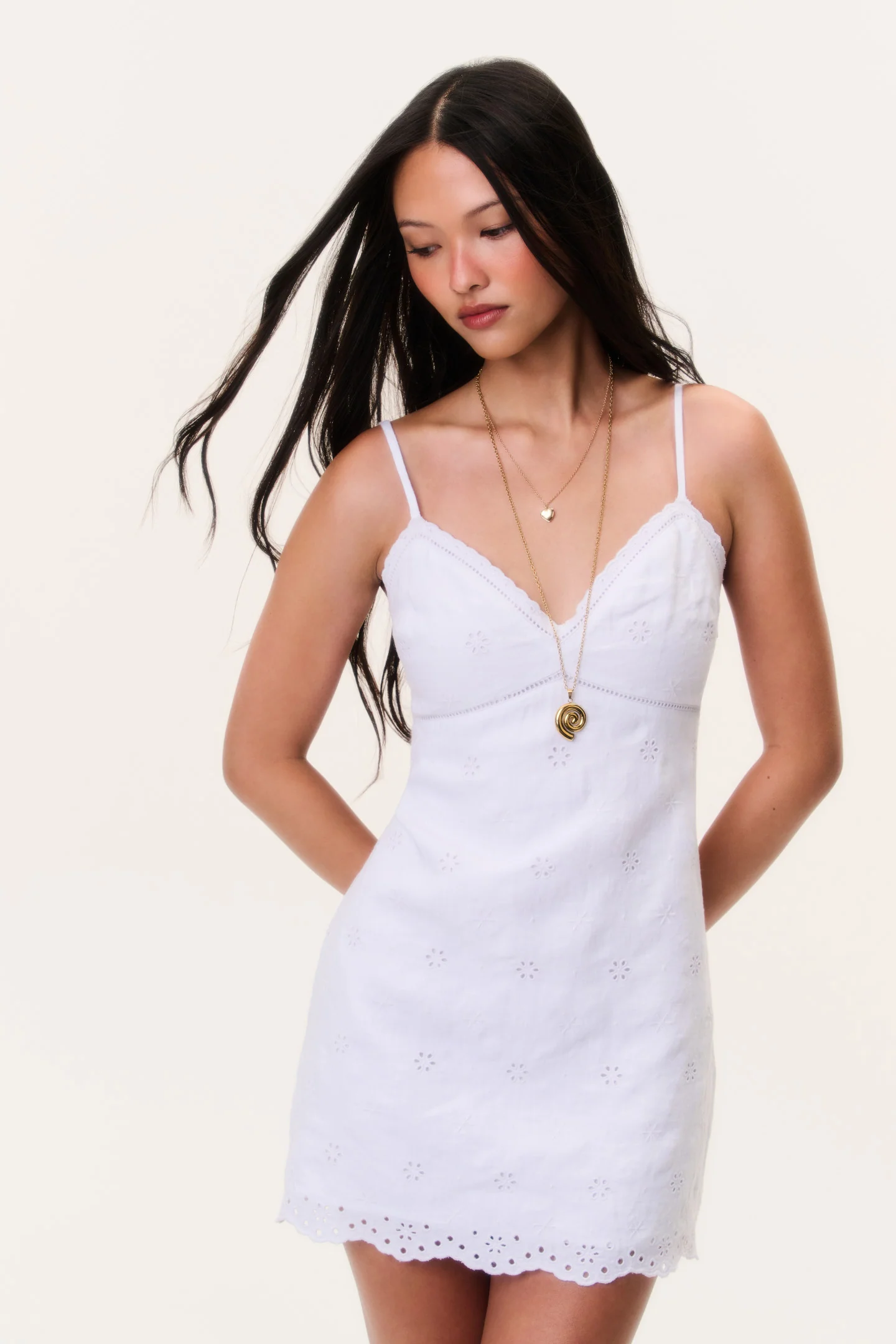 Vestido Mini Linho com Olhal Becklyn