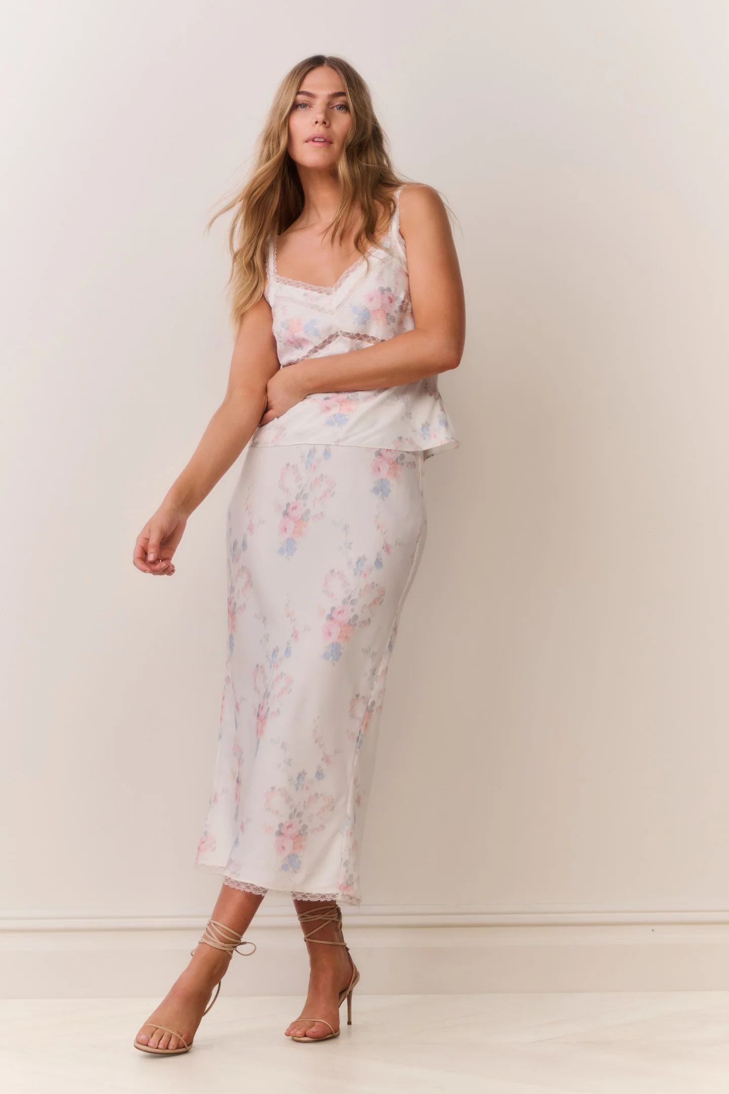 Saia Midi com Estampa de Flores Kalo