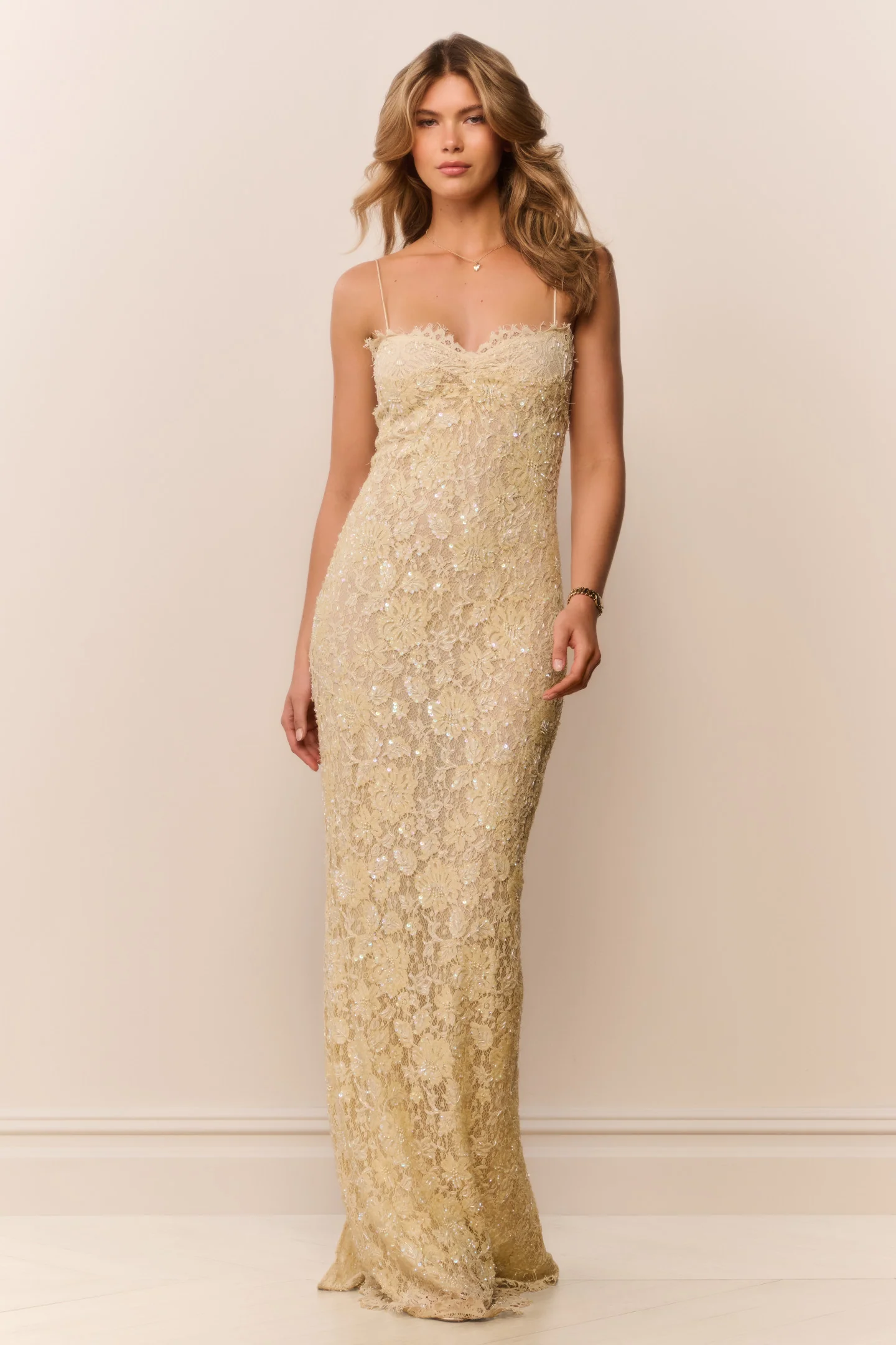 Vestido de Renda com Strass Ciona