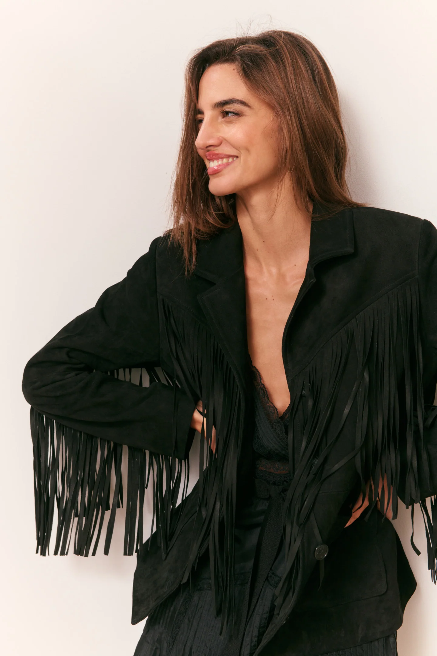 Jaqueta Geraline de Couro de Carneiro Preto com Fringe