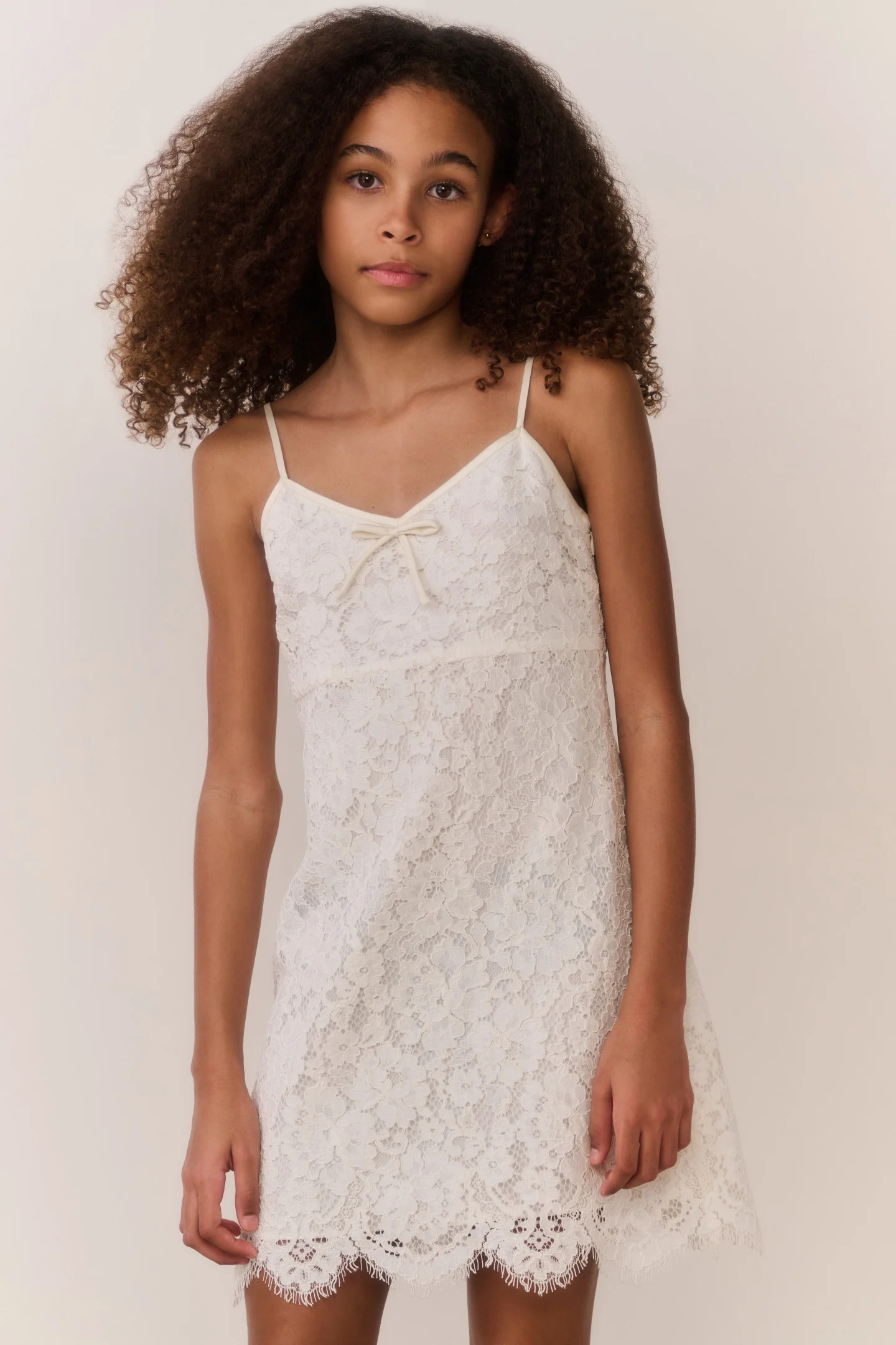 Vestido Mini de Renda Petaline Tween